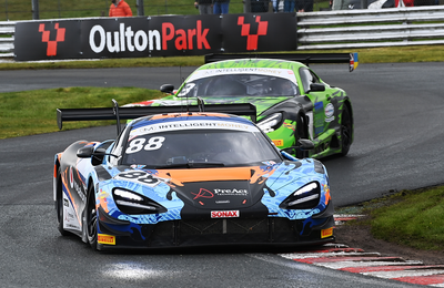 McLaren Artura GT4 bứt phá trong ngày ra quân tại Giải Vô địch GT Anh Quốc