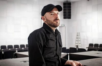 Demna Gvasalia - Gã lập dị xây dựng đế chế Streetwear Couture dị biệt