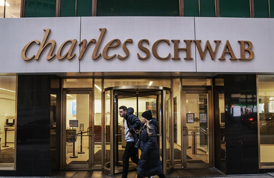 Charles Schwab vẫn đủ thanh khoản, chưa vội tìm kiếm vốn đầu tư
