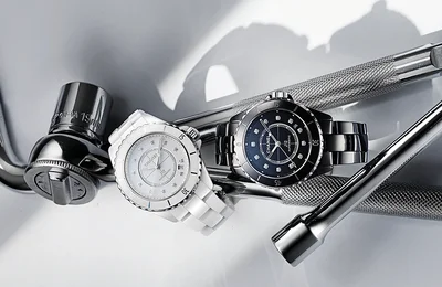 Chanel J12 trở lại với phiên bản giàu điểm nhấn thanh lịch và quyến rũ hơn