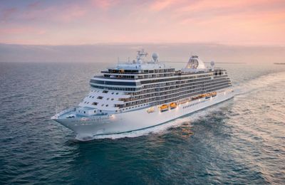 Khám phá vô vàn kỳ quan thế giới trên du thuyền 5 sao cùng Regent Seven Seas Cruises