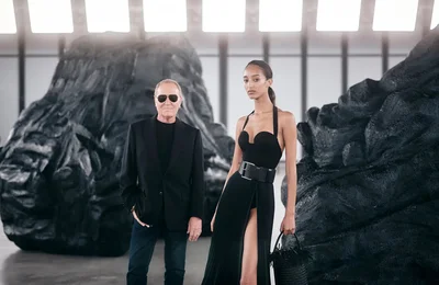 BST Michael Kors Xuân Hè 2025: Sức quyến rũ của sự sang trọng thầm lặng