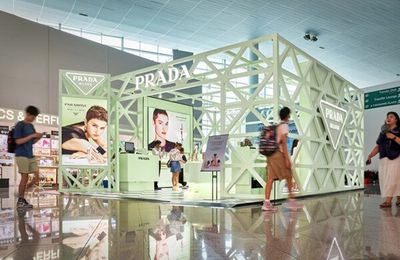 Shinsegae Duty Free ra mắt cửa hàng pop-up của Prada Beauty đầu tiên tại Hàn Quốc