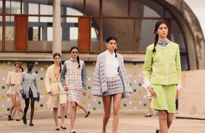 BST CHANEL Cruise 2024/25: Giấc mơ biển xanh của thành phố cảng Marseille