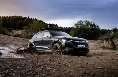 Audi SQ8 e-tron 2024 "vượt cát tung bụi" vinh danh cuộc đua Dakar khốc liệt