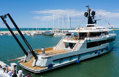 Cantiere delle Marche hạ thuỷ siêu du thuyền dòng Flexplorer đầu tiên
