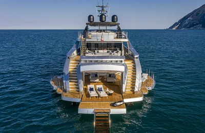 Pershing bàn giao siêu phẩm 140 feet sở hữu kết cấu hợp kim nhôm 100%
