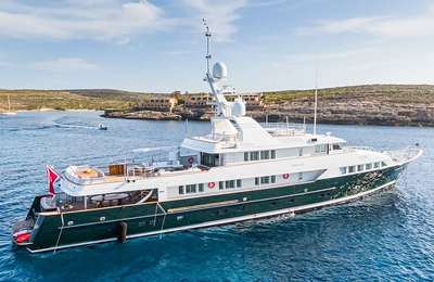 Siêu du thuyền 50 mét Feadship Emerald tái xuất với tông màu trang nhã, tinh tế