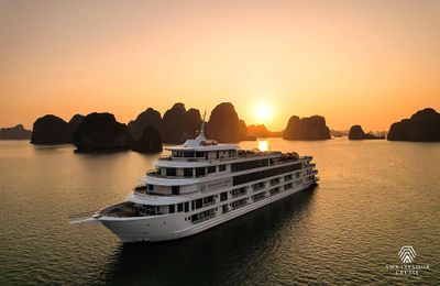 Du thuyền cao cấp Ambassador Cruise II chuẩn bị chào đón vị khách thứ 200.000