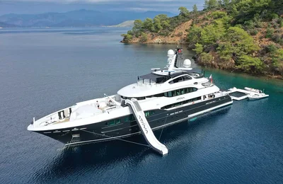 Những hình ảnh đầu tiên của Heesen Atina sau khi được tu sửa tại FDC Yachts