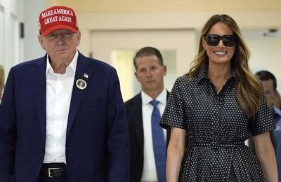 Vợ ông Trump mặc váy Dior cũ trong ngày bầu cử