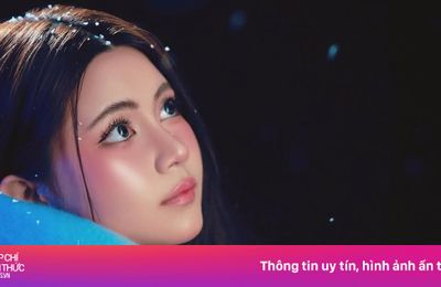 Con gái Quyền Linh gây sốt với bộ hình đón Giáng sinh sớm