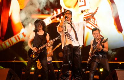 Ban nhạc Bức Tường và Phạm Anh Khoa thắp sáng Rock Marathon by HOZO 2024