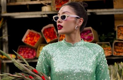 Tìm ra những mẫu áo dài “bling bling” hot nhất Tết này, khiến loạt mỹ nhân Vbiz đụng hàng tới tấp