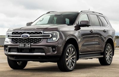 Rộ tin đồn Ford Everest Platinum sắp về Việt Nam, "bỏ ngỏ" về động cơ V6