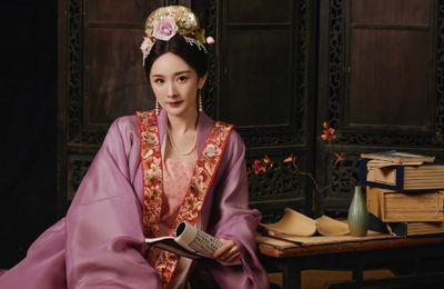 Sắc vóc Dương Mịch đại náo Gala Xuân Vãn: 5 tạo hình cổ trang đẹp như tranh chiếm lĩnh MXH, ảnh chụp màn hình gây bất ngờ hơn