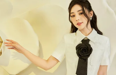 Diễn viên Quỳnh Kool thanh lịch và ngọt ngào với váy của SIXDO