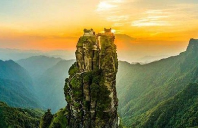 Chùa cổ tọa lạc trên đỉnh núi 2.500 mét ở Trung Quốc, được ví như tiên cảnh hạ giới