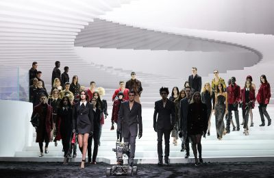 BST Versace thu đông 2024: dấu gạch nối giữa cội nguồn truyền thống và rung cảm nổi loạn đương đại