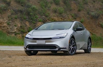 Xe ô tô điện Toyota Prius 2024: Ngoại hình đẹp với phong cách thể thao sang trọng