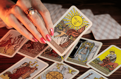 Nhan nhản quán cà phê xem bói bài tarot, sinh viên chi tiền triệu nghe 'thông điệp từ vũ trụ'