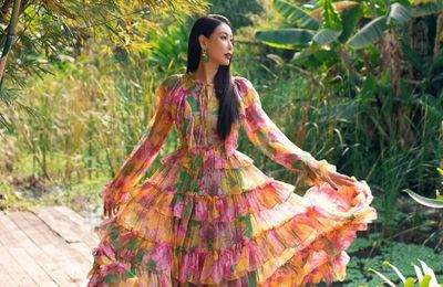 Hà Kiều Anh diện váy họa tiết rực rỡ, khoe nhan sắc trẻ trung tuổi U50