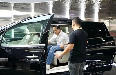 Làm phim bội thu, Trấn Thành tậu thêm Volkswagen Viloran mới nhập từ Trung Quốc