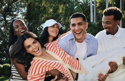 "Kendall Jenner và những người bạn" khuấy động chiến dịch xuân 2024 của Tommy Hilfiger