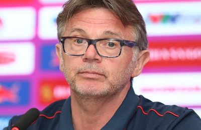 VFF chốt số tiền đền bù hợp đồng cho HLV Troussier: Không phải 40 tỷ đồng!