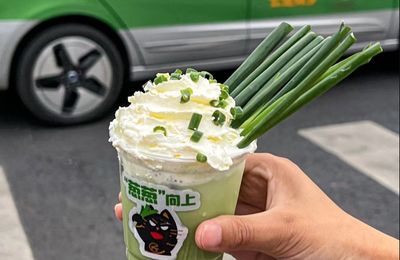 Trà sữa hành lá, món đồ uống gây bão trên mạng xã hội Trung Quốc có gì đặc biệt?