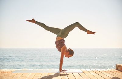 7 bài tập yoga đơn giản giúp kích thích đường ruột và tránh bị táo bón