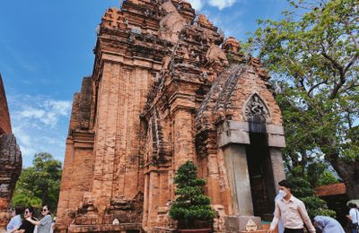 Nét Chăm rực rỡ giữa lòng phố thị Nha Trang