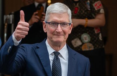 Tim Cook kết thúc 2 ngày làm việc tại Hà Nội, lên máy bay rời Việt Nam