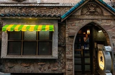 Gần một thế kỷ, quán cà phê ở Tokyo không phục vụ khi khách dùng điện thoại