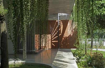 Biệt thự ẩn mình giữa rừng thông đẹp mê mẩn ở Hà Nội