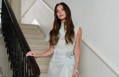 Victoria Beckham tái hiện thời hoàng kim của Spice Girls tại bữa tiệc sinh nhật tuổi 50