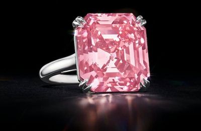 Nhiều viên hồng ngọc lập kỷ lục mới về giá trong đợt bán bộ sưu tập trang sức Heidi Horten