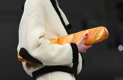 Từ ổ bánh mì đến túi xách hơn 1.000 USD