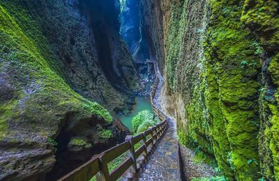 Hố thiên đường: Khám phá Xiaozhai Tiankeng, hố sụt sâu nhất thế giới!