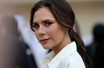 Bí quyết dưỡng nhan, tút dáng ở tuổi 50 của "nữ hoàng WAG" Victoria Beckham