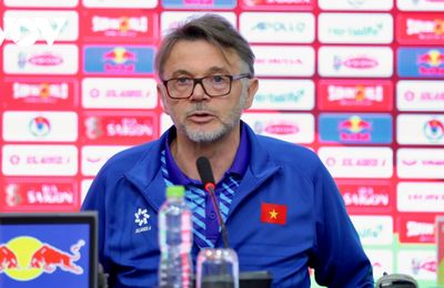 HLV Troussier nói lời gan ruột trước khi về Pháp: Tôi nay đã 70 tuổi rồi…