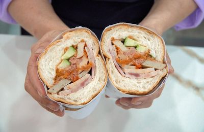 Bánh mì Trạng đang rần rần MXH có gì hot: Ổ bánh "siêu to khổng lồ" nhưng hương vị lại không như mong đợi?