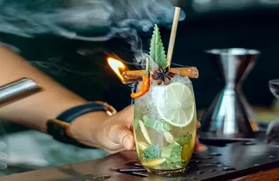 Đến TP.HCM thưởng thức cocktail phở khói lửa độc đáo