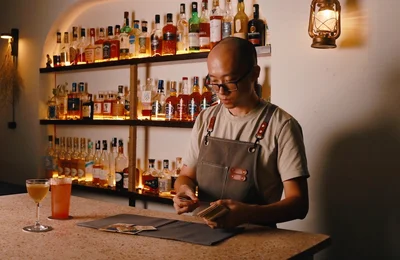 Câu chuyện về ông chủ quầy Bar kiêm người bói bài Tarot Coner Nguyễn