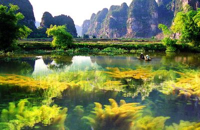 Điểm đến 'chữa lành' cách Hà Nội hơn 80km: Được mệnh danh là 'vịnh không sóng', chốn 'bồng lai tiên cảnh' hữu tình