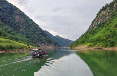 Hòn Kẽm Đá Dừng - Ngược dòng Thu Bồn đến thăm thiên nhiên hữu tình giữa lòng Quảng Nam