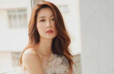 Diễm My 9X hiếm hoi diện váy cúp trễ nải sau khi kết hôn