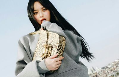 Đại sứ Gucci Hanni xuất hiện trong chiến dịch quảng bá túi Horsebit 1955 tại Seoul