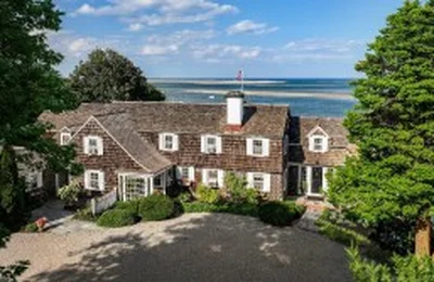 Một ngôi nhà ở Cape Cod trị giá 13 triệu đô la mang trong mình vẻ quyến rũ của thời đại đã qua được niêm yết lần đầu tiên sau 50 năm