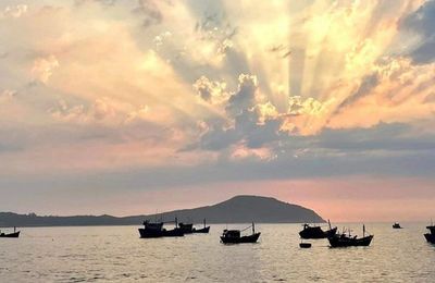 Phát hiện hòn đảo hoang sơ giữa biển Phú Yên mang cái tên lạ mà quen, được ví như "đảo hoang Robinson"